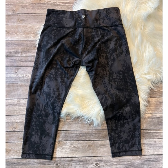 Lululemon Cropped Legging Black and Gray 8 - Picture 2 of 2